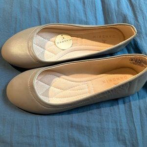 Brand new Danskin flats 8.5